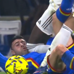 Αδιανόητο μαρκάρισμα από τον Ρούντιγκερ - Πάτησε με το γόνατο το πρόσωπο του αντιπάλου του και δεν πήρε ούτε κάρτα