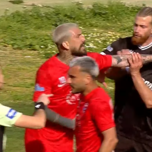 Μεγάλη ένταση στο Πανιώνιος - Καλαμάτα και κόκκινη στον Κολοβό για χτύπημα