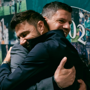 Συνάντηση... κορυφής και θερμή αγκαλιά του Φύσσα με τον Χοακίν πριν το Παναθηναϊκός - Μπέτις