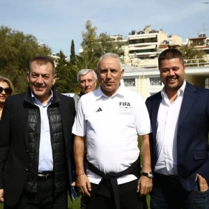 Ο σπουδαίος Χρίστο Στόιτσκοφ στην Ελλάδα για δράσεις της FIFA - Το μήνυμα της ΕΠΟ