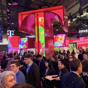 Telekom @ MWC 2026: Οι ΑΙ καινοτομίες για την καθημερινότητα και η συνεργασία με Starlink