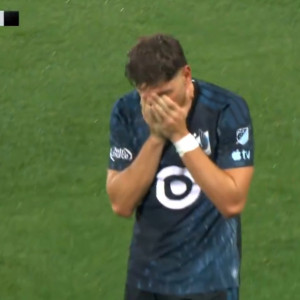 Ξέσπασε σε κλάματα ο Τριάντης μετά την γκολάρα που πέτυχε - «Για σένα μαμά...»