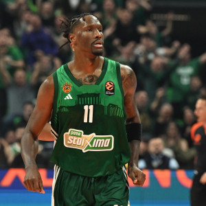 Χέιζ-Ντέιβις: «Αυτή είναι η ομάδα του Ναν και του Λεσόρ, προσφέρω όπως μπορώ»