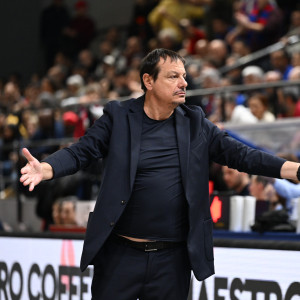 Έξαλλος ο Αταμάν με παράβαση που δόθηκε στον Κένεθ Φαρίντ (video)