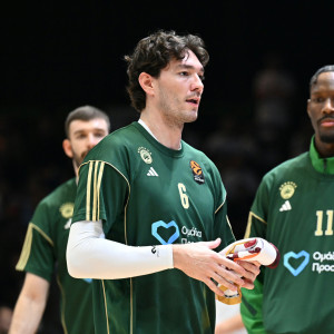 Η βράβευση του Τζέντι Οσμάν από την πρώτη του ομάδα στο Σεράγεβο (video)