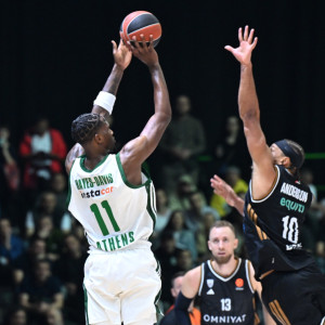 Η απόλυτη «μαχαιριά»: Το τρίποντο του Χέιζ-Ντέιβις που κλείδωσε τη νίκη για τον Παναθηναϊκό (video)