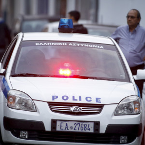 Οπαδικό επεισόδιο στην Πρέβεζα - Πέντε άτομα επιτέθηκαν σε άνδρα για ένα μπουφάν ομάδας