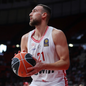 Πού βγαίνουν οι παίκτες του Ολυμπιακού και ποιος είναι ο DJ στα αποδυτήρια; Ο Νετζήπογλου απαντά!