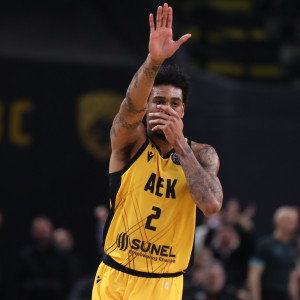 Έτσι η ΑΕΚ κατάφερε να «δέσει» τον Μπράουν με νέο συμβόλαιο