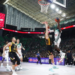 Ο ασύλληπτος Ναν έβαλε 19 πόντους σε 12' και ο Παναθηναϊκός «έτρεξε» 37-21 επιμέρους σκορ