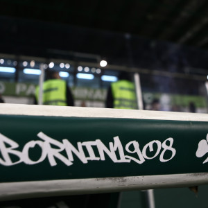 Τι είναι το «Born in 1908» που βρίσκεται στους πάγκους της Λεωφόρου