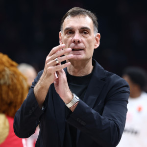 Ο Μπαρτζώκας αποθέωσε τον Φουρνιέ: «Ο Εβάν δουλεύει στο 150% ακόμα και στην προπόνηση»