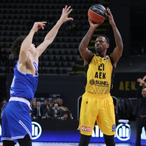 Η ΑΕΚ νίκησε τον... Μωραϊτη και συνέχισε νικηφόρα