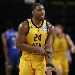 Ο Φρανκ Μπάρτλεϊ στο Athletiko: «Παίζω το καλύτερο μπάσκετ της καριέρας μου φέτος, η απόδειξη είναι στο παρκέ»