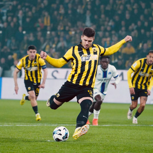 Ο Κοϊτά κέρδισε πέναλτι, ο Γιόβιτς το 1-0 της ΑΕΚ (video)