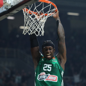 Tο εντυπωσιακό κάρφωμα του Κέντρικ Ναν στην κορυφή του Top 10 της αγωνιστικής της EuroLeague (video)