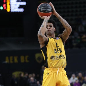 Η θέληση του Μπράουν να βοηθήσει την ΑΕΚ «νίκησε» την ανετοιμότητά του