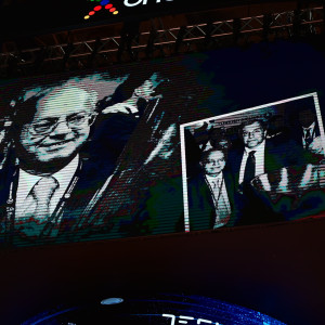 Ανατριχίλα στο T-Center: Οι φίλοι του Παναθηναϊκού τίμησαν τη μνήμη του Θανάση Γιαννακόπουλου (video)