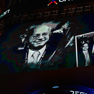 Ανατριχίλα στο T-Center: Οι φίλοι του Παναθηναϊκού τίμησαν τη μνήμη του Θανάση Γιαννακόπουλου (video)