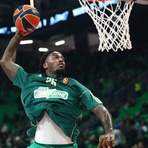 Απ' τις φυσικοθεραπείες και τα ατομικά, στα δυναμικά καρφώματα: Το video του Λεσόρ με το χρονικό της επιστροφής του