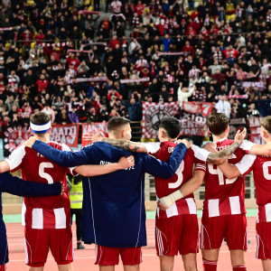 Η αποθέωση στον Ελ Κααμπί και οι πανηγυρισμοί με τους «ερυθρόλευκους» φιλάθλους: Η παρακάμερα του ΟΦΗ - Ολυμπιακός