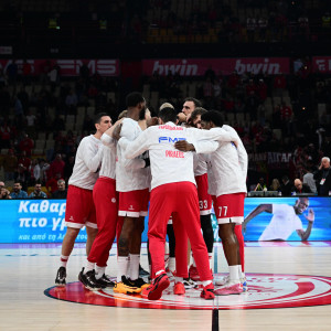 Η είσοδος των παικτών του Ολυμπιακού στο ΣΕΦ (video)