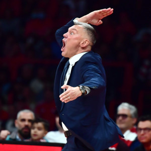 «Στράβωσε» ο Σάρας με δημοσιογράφο μετά την ήττα της Φενερ: «Για αυτό σπουδάζετε δημοσιογραφία;» (video)