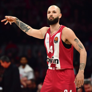 Ο Ολυμπιακός με ρεσιτάλ Φουρνιέ υπέταξε τη Φενέρ και «αγκαλιάζει» το πλεονέκτημα