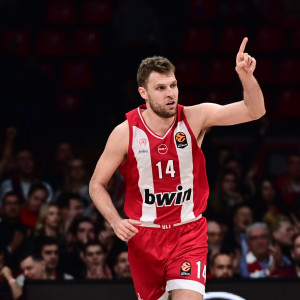 Ο Ολυμπιακός «καθάρισε» σε ένα δεκάλεπτο την Μπασκόνια στο ΣΕΦ με τους ψηλούς να κάνουν θραύση