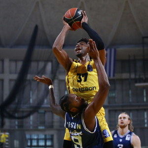 «Περίπατος» του Άρη κόντρα στην Καρδίτσα και 6η σερί νίκη στη Stoiximan GBL