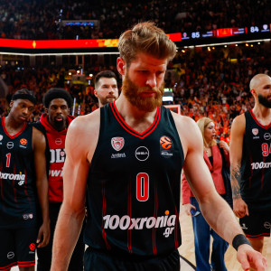 «EuroLeague by Night»: Το... τρίτο ημίχρονο της ήττας του Ολυμπιακού στην Βαλένθια και τα όσα είπε ο Στ. Τάτσιος (video)