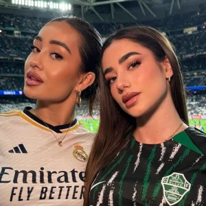 Η παρουσία influencers στο ποδόσφαιρο εξοργίζει ολοένα και περισσότερο τους οπαδούς - «Τι δουλειά έχουν στο γήπεδο;»