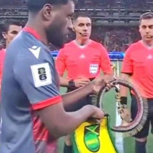 Απίθανο - Ο αρχηγός της Τζαμάικα δεν δέχτηκε το δώρο της Νέας Καληδονίας πιστεύοντας ότι τον... μάγιεψαν