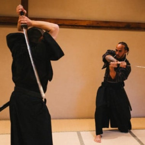 Ο Λιούις Χάμιλτον πήρε το... κατάνα του και ντύθηκε Σαμουράι (video)