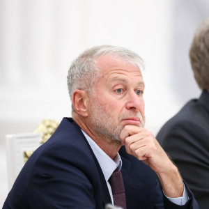 Η βρετανική κυβέρνηση πιέζει τον Αμπράμοβιτς για τα χρήματα πώλησης της Τσέλσι