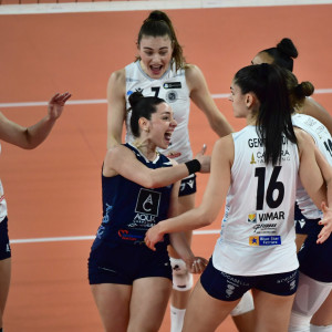 Η Θήρα κέρδισε τον ΠΑΟΚ στο πρώτο ματς των play offs της Volley League Γυναικών