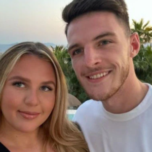 «Πώς είναι μαζί της;» - Σύντροφος διάσημου παίκτη δέχεται χυδαίες επιθέσεις για την εμφάνισή της (photo)