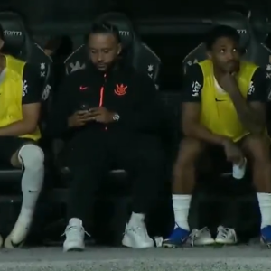 Χαμός με Ντεπάι στη Βραζιλία: Χάζευε στο κινητό του την ώρα του αγώνα (video)