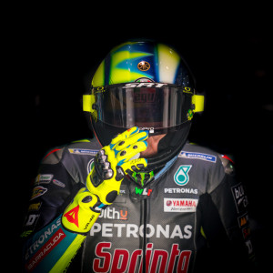 Οδηγοί ή απλοί επιβάτες; Δύο ιστορίες στον μηχανοκίνητο αθλητισμό που δίνουν την απάντηση