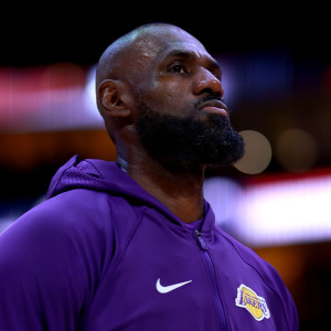 Συνώνυμο των ρεκόρ ο ΛεΜπρόν Τζέιμς: Έγινε ο παίκτης με τα περισσότερα ματς στην ιστορία του NBA