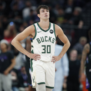 Καταρρεούν οι Μπακς, βαριά ήττα από τους Τζαζ