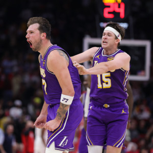 Με 40άρη Ντόντσιτς οι Λέικερς, 11η διαδοχική νίκη οι Χοκς