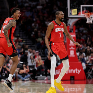 Οι Ρόκετς τελείωσαν το σερί των Χοκς, άνετοι οι Πίστονς