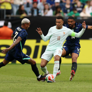 «Λάμψη» από την Γαλλία των δέκα παικτών και νίκη επί της Βραζιλίας σε... πρόβα Μουντιάλ