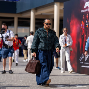 Πώς ο Χάμιλτον «έσπασε» τους κανόνες και θεωρείται ο πιο καλοντυμένος πιλότος της Formula 1