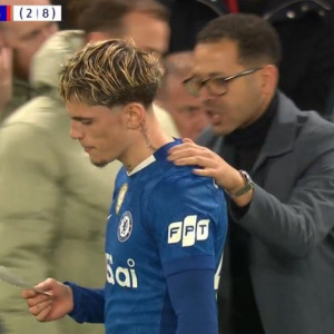 Τι σκεφτόταν άραγε; Ο Ροσένιορ έδωσε χαρτάκι στον Γκαρνάτσο στο 83' και ενώ η Τσέλσι έχανε 3-0