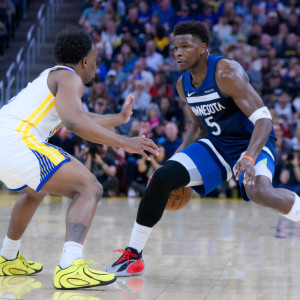 Με κορυφαίο τον Έντουαρντς οι Τίμπεργουλβς, άνετοι οι Πίστονς