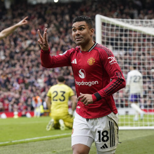 Η Μάντσεστερ Γιουνάιτεντ πήρε τη μάχη τετράδας κόντρα στην Άστον Βίλα