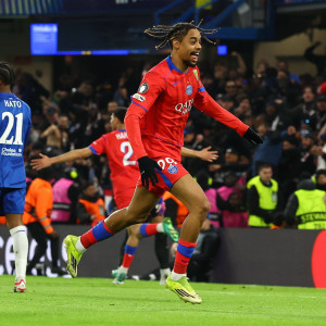 O Κβαρατσχελία με απίθανη γκολάρα έδωσε το προβάδισμα στην Παρί - O Μπαρκολά  έκανε το 2-0 (video)