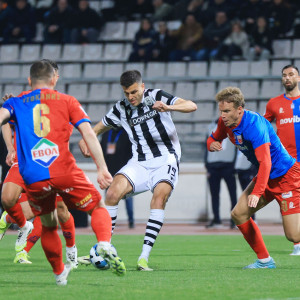 Με γκολ - ποίημα του Γερεμέγεφ ο ΠΑΟΚ παίρνει το προβάδισμα (video)